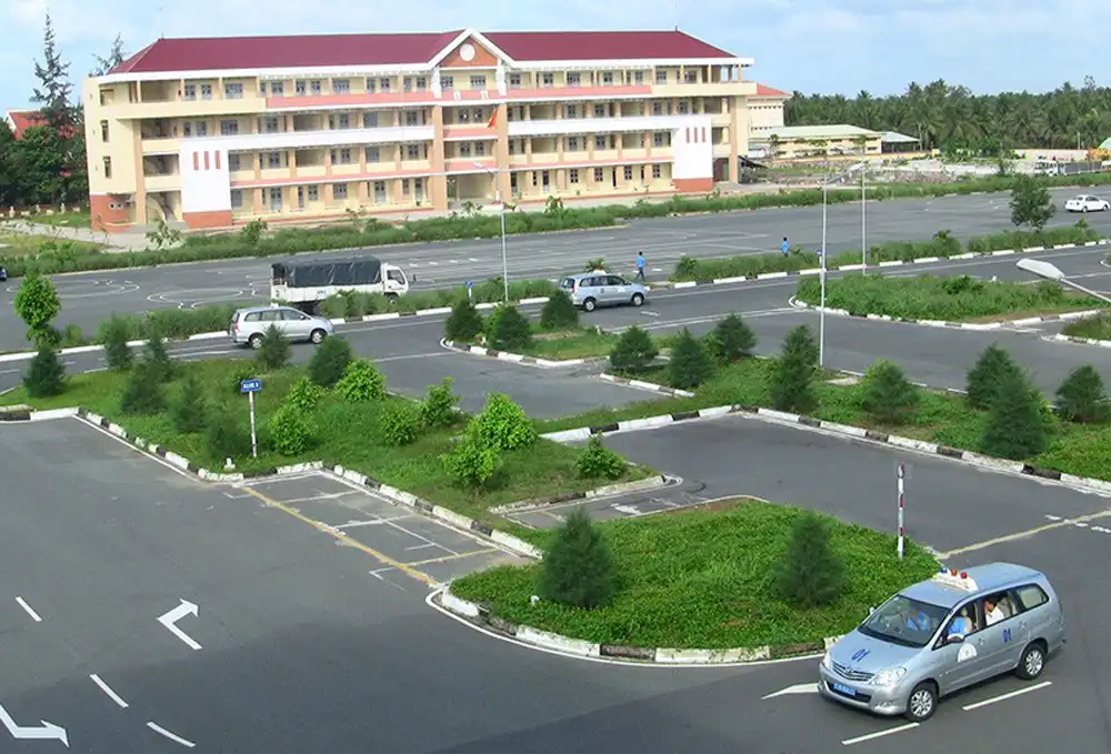 Trung Tâm Giáo Dục Nghề Nghiệp Lái Xe Đại Việt tuyển sinh khóa học lái xe tải C1 tại phường Long Bình Trung Tâm Giáo Dục Nghề Nghiệp Lái Xe Đại Việt tuyển sinh khóa học lái xe tải C1 tại phường Long Bình